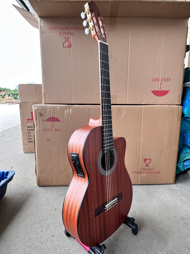 Chitarra classica elettrica