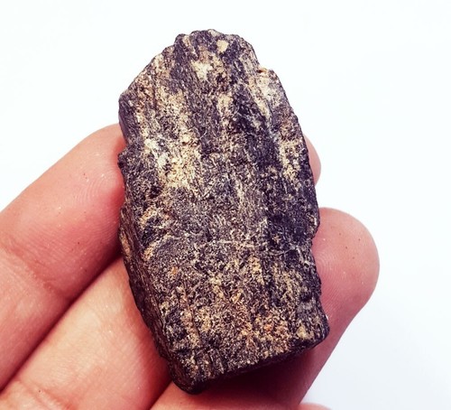 Nera naturale tormalina grezzo - nera,