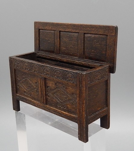 Antico baule tudor - antico, intagliato