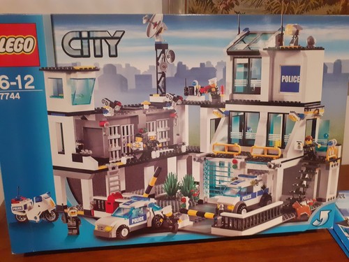 Lego city 7744 - , caserma