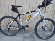 Bicicletta MOUNTAIN BIKE taglia L con sospensione anteriore