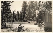 Cartolina fotografica reale RPPC Camp Pioneer Lodge Sierra City CA Cabin Mountains anni '40