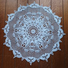 Centrino lavorato a mano