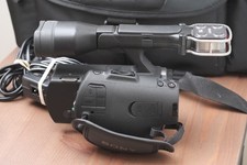 Videoregistratore digitale HD Sony NEX-VG30 solo corpo con adattatore CA e borsa