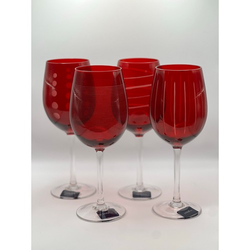 Mikasa cheers holiday - di, 4
