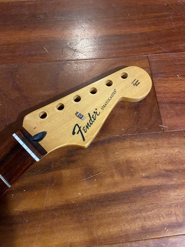 2008 mim fender stratocaster - mim,