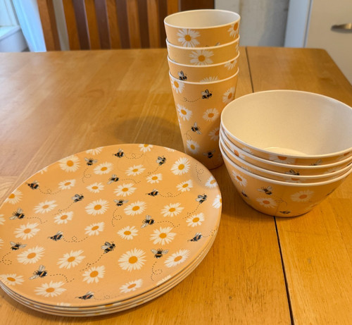 Completo set piatti tazze - 4,