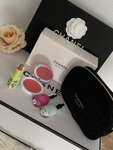 Chanel make bag kit - up,