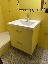 mobile bagno con lavabo e mobiletto sospeso