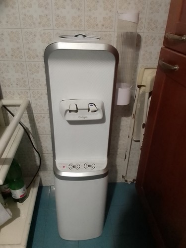 Distributore acqua a - acqua,