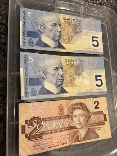 Due banconote 5 - due, dollari