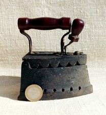 ANTICO PICCOLO FERRO DA STIRO