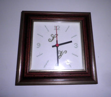 Orologio da parete (Quarz). Vintage - Cornice Noce e Numeri Ricamati su  Tela. R