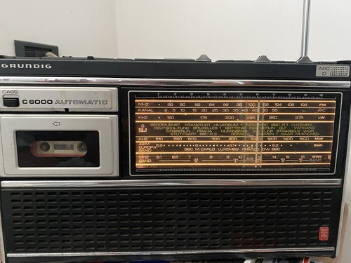 Radio portatile grande - , grundig