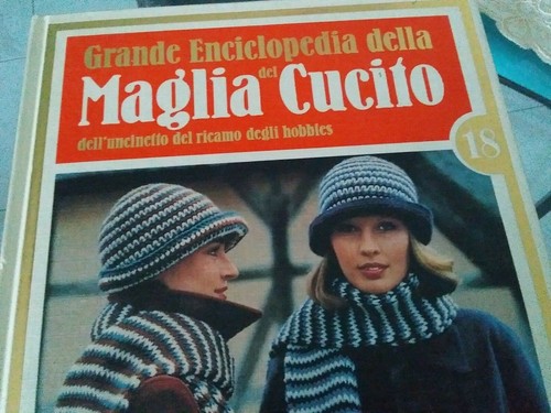 Enciclopedia uncinetto - , e