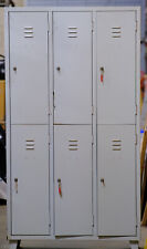 Armadio in metallo con scompartimenti cassaforte a chiave