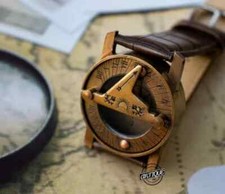 Antico orologio marino con