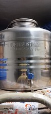 Fusto da 50 litri in acciaio inox con rubinetto.