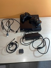 Microsoft Xbox 360, modello E, memoria 4GB, console nera, 2 joystick inclusi