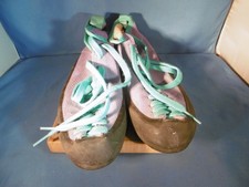 Scarpe da arrampicata su