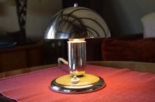 Antica lampada da tavolo ceca