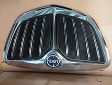 51810093 Griglia Mascherina Anteriore Con Stemma Lancia Musa