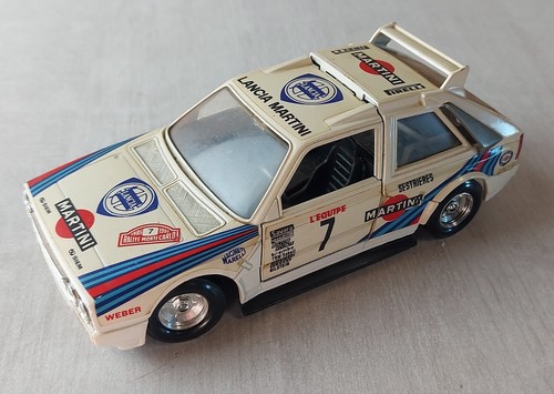 Ancienne voiture lancia - ancienne, delta