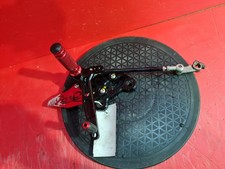 SUZUKI GSR 750 POGGIAPIEDI