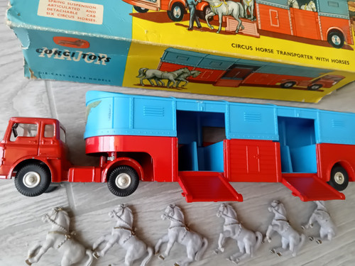 Corgi toys horse transporter - toys,