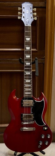 Epiphone inspired gibson - by,