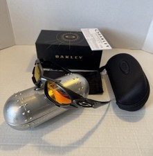 Oakley Plate Gunmetal Crystal