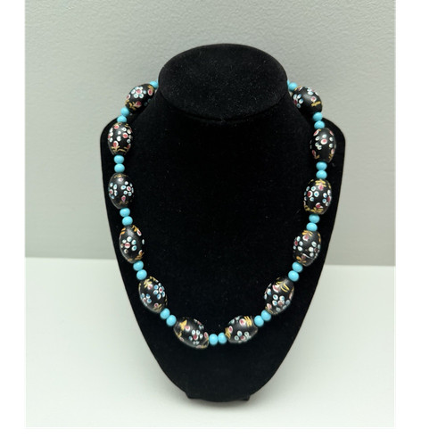Collana con fiori - , di