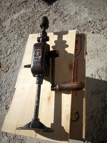 Antico trapano manuale - antico,