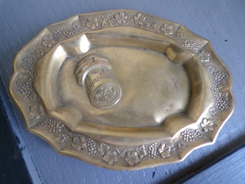 Empty ashtray advertising