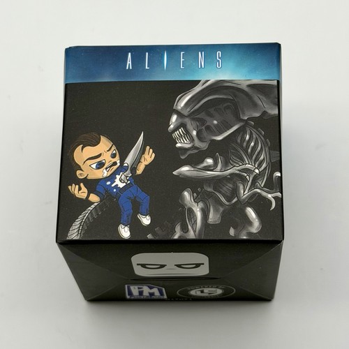 Aliens queen takes bishop - bishop, mini