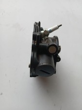 Testa cilindro motore