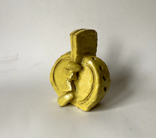 Oggetto In Ceramica Giallo