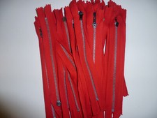 25 PZ CERNIERE ROSSO 16 CM LAMPO ZIP CATENA 3 PANTALONE FONDO MAGAZZINO