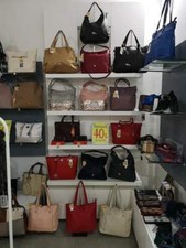 Arredamento negozio completo a €3000 Chiama per informazioni 3493306161 