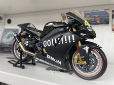 Minichamps 1:12 Yamaha YZR-M1 test pre-stagionale 2004 Valentino Rossi 