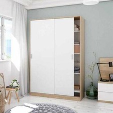 Armadio bianco con ante