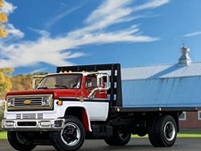 1/64 DCP BIANCO/ROSSO CHEVY