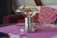 Antica lampada da tavolo