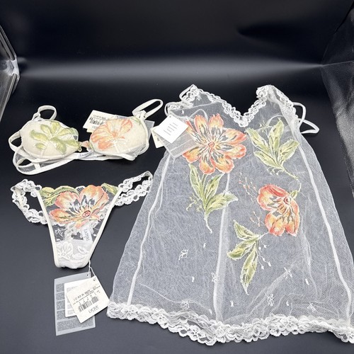 Set lingerie rete ricamata - a,
