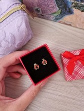 Orecchini portafortuna con coccinella smaltata su base oro. In acciaio...