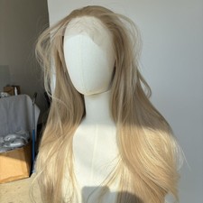 Parrucca lunga dritta frontale
