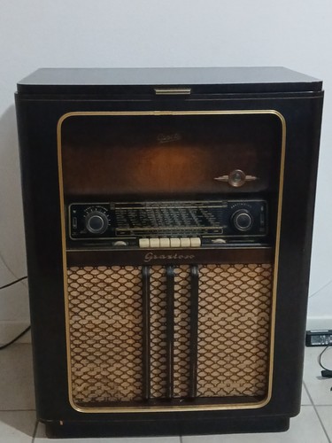 Antica radio valvole - a,