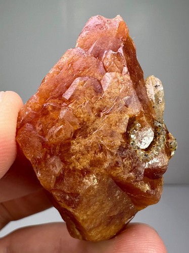 Scheelite crystal di - gm,
