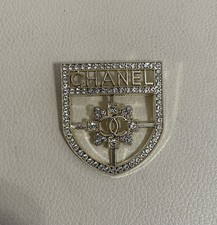 Scudo stemma Chanel cristallo