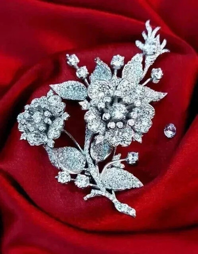 Spilla fiore diamante creato